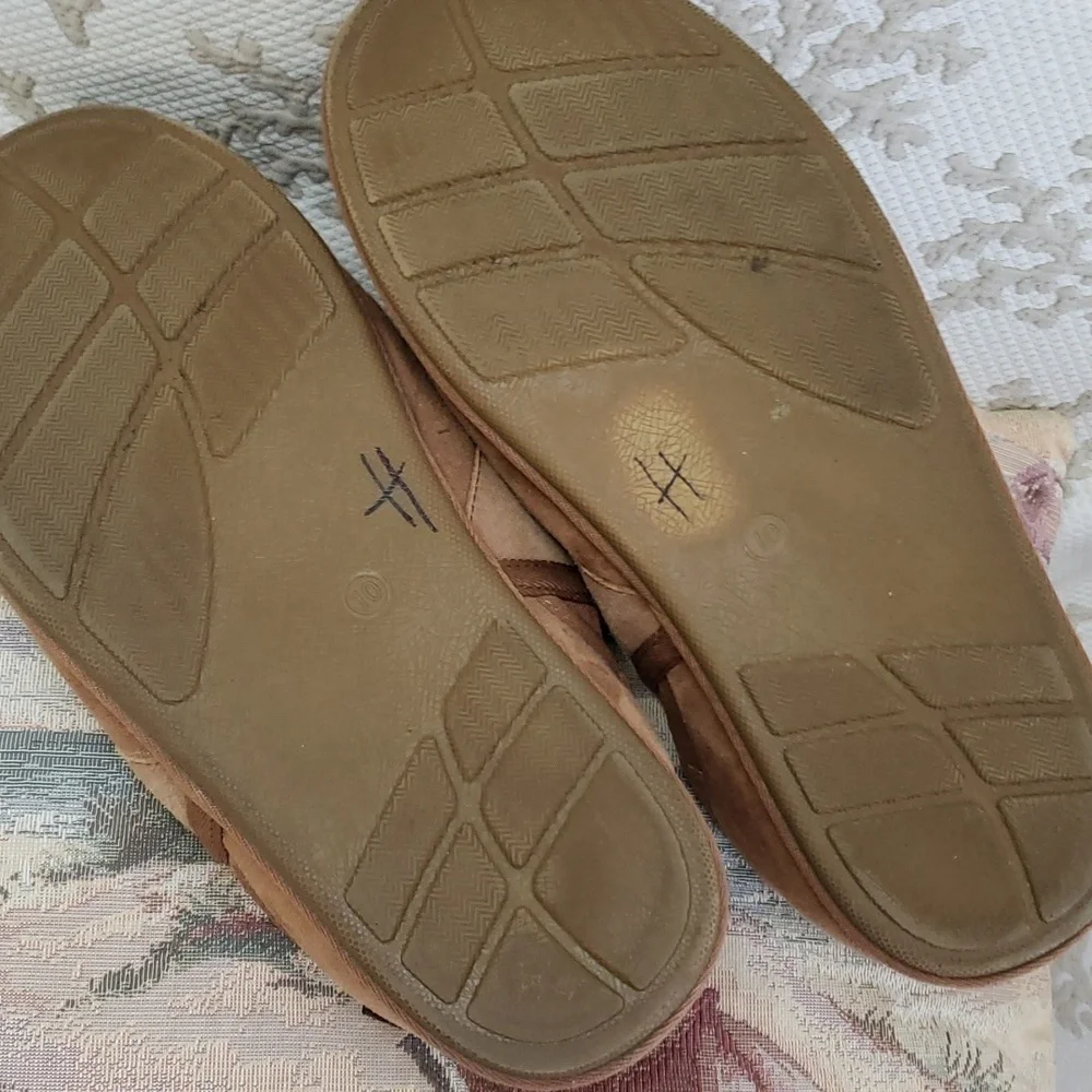 UGG Leisure Slip On Men's Suede Sheepskin Slipper Tan, Size 10